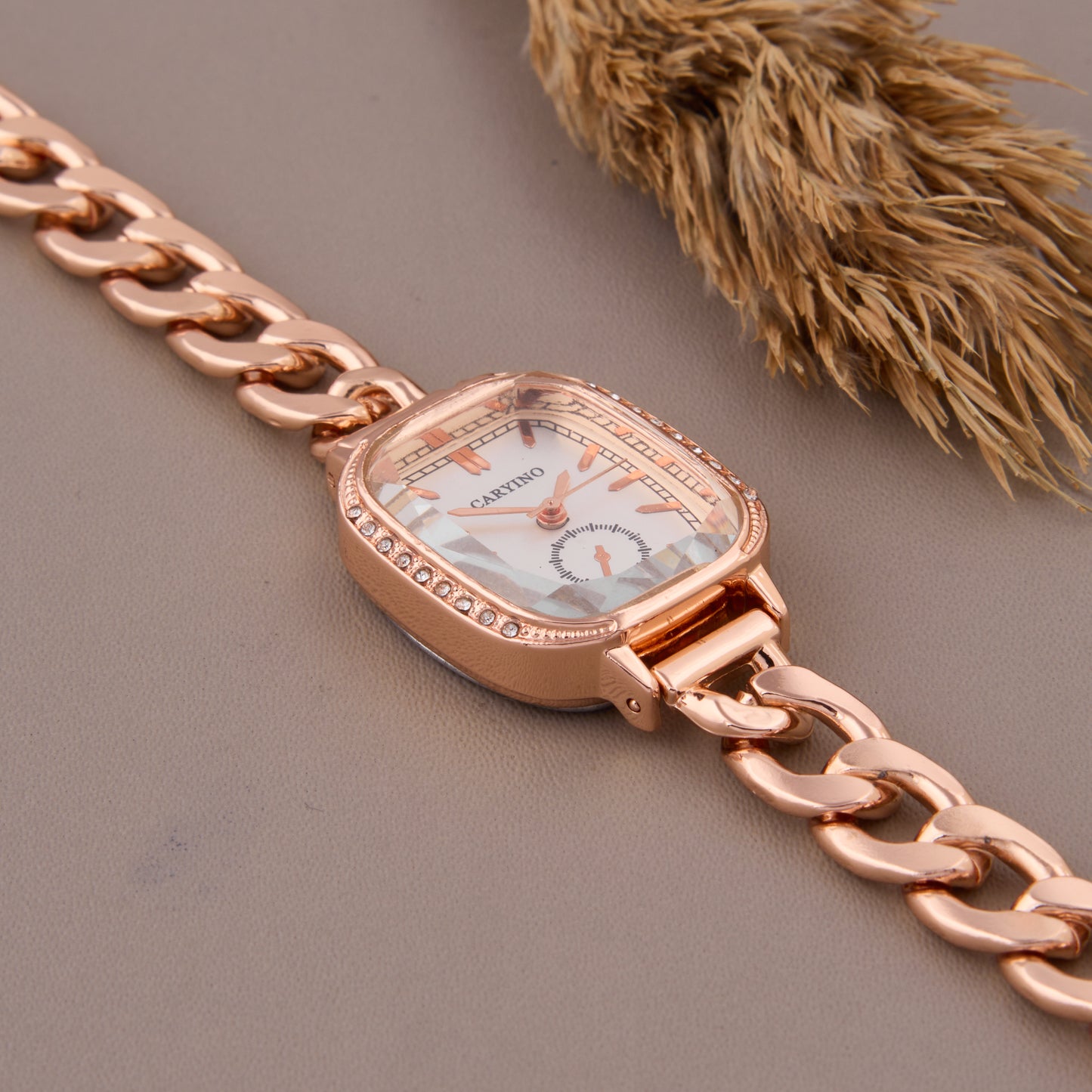 Trendy Rose Gold Women’s Watch with Bold Chain Strap & Crystal Bezel