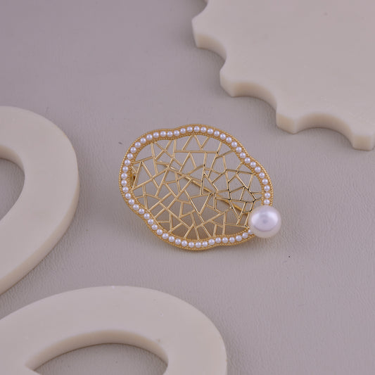 Gold Mesh Design Brooch with Pearl