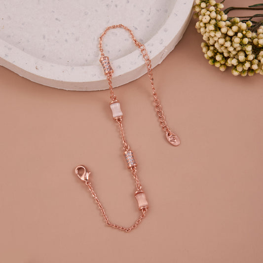 Elegant Gold Bracelet for Modern Chic Style