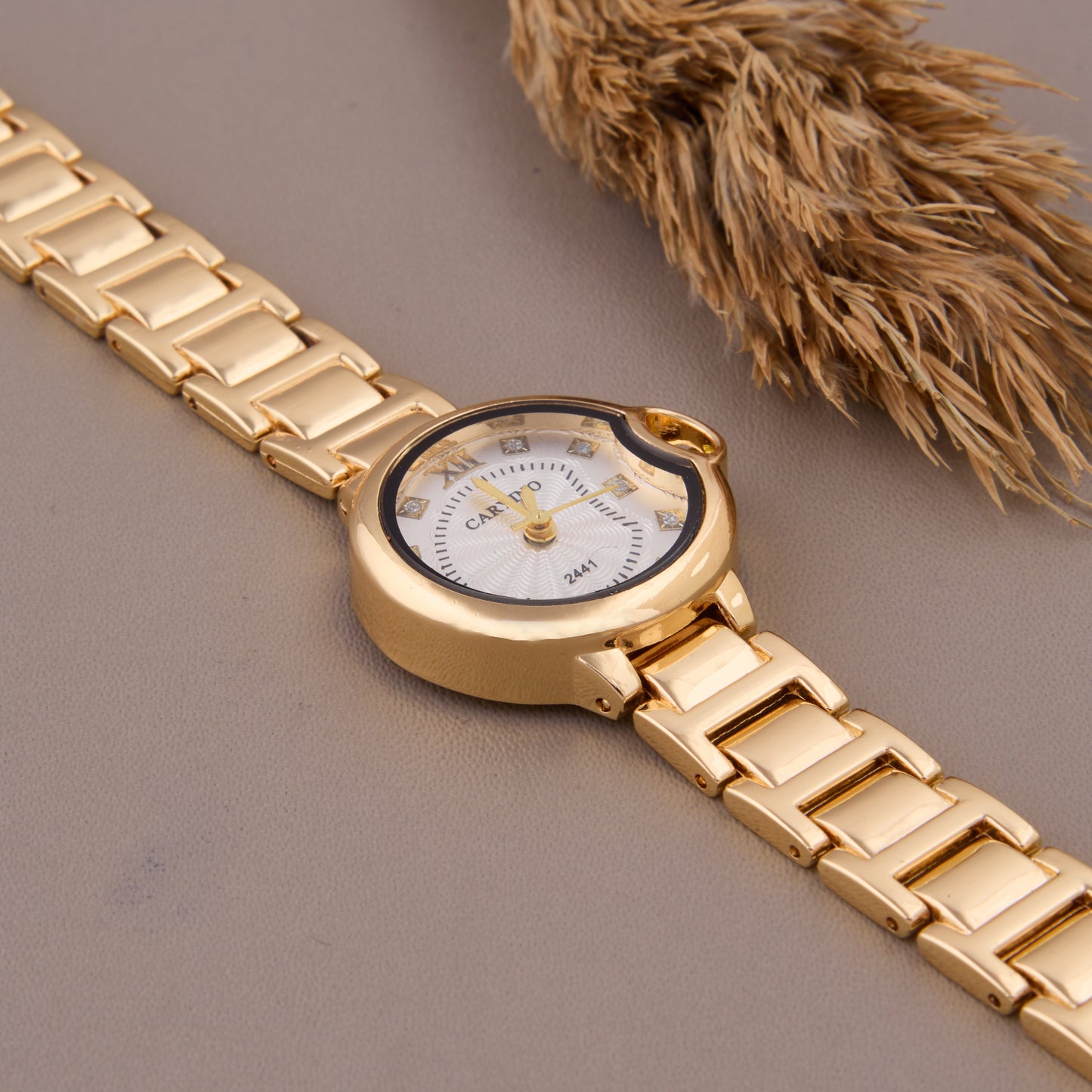 Stylish Gold-Tone Women’s Watch with Round Dial and Crystal Hour Markers
