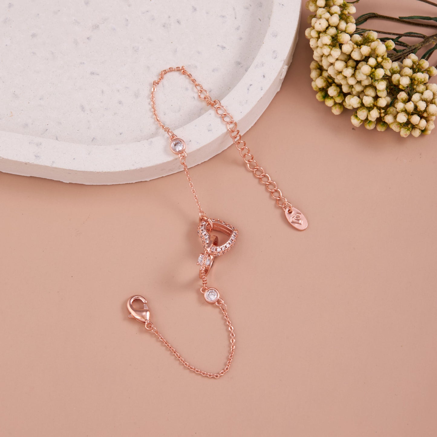 Sophisticated Gold Bracelet for Modern Elegance