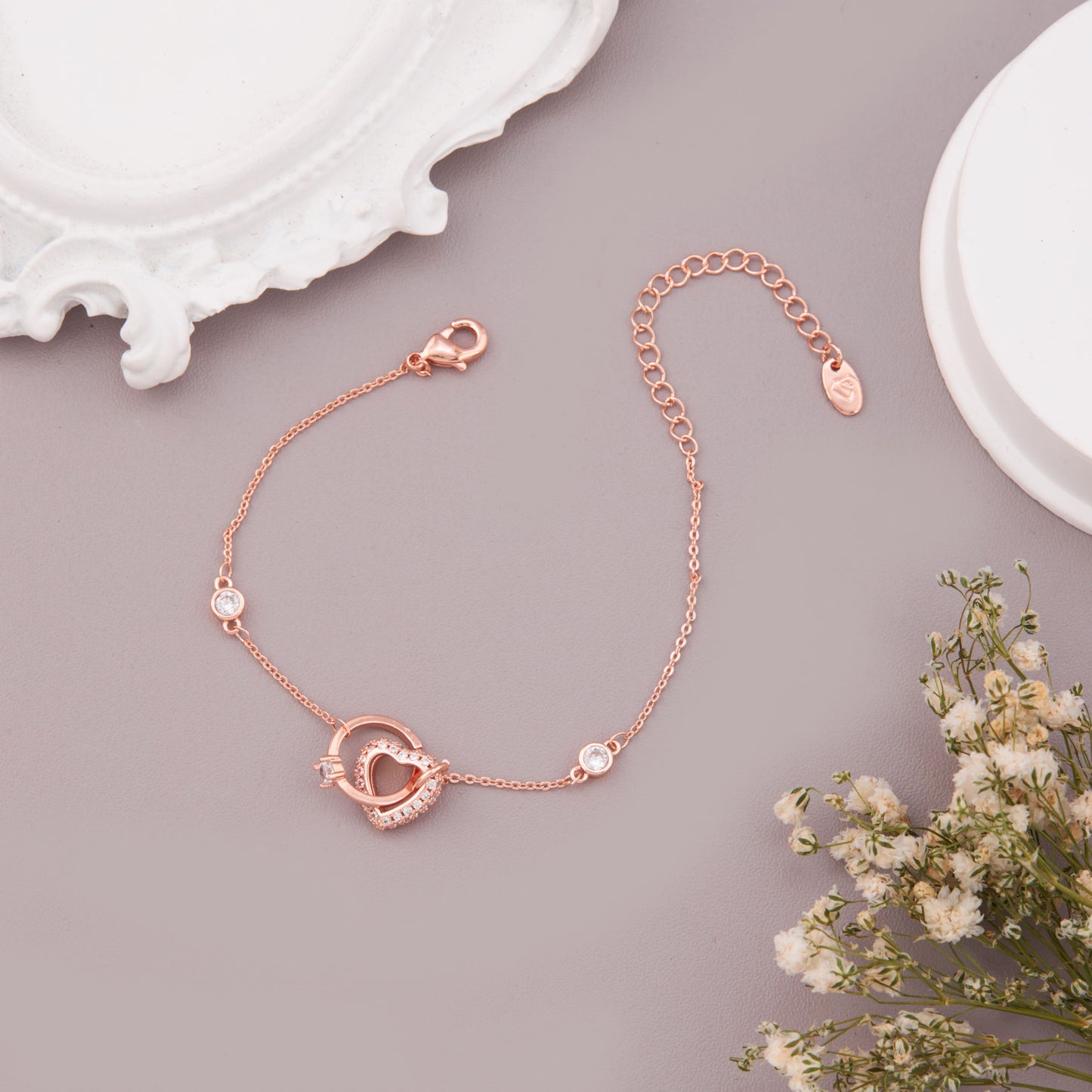 Sophisticated Gold Bracelet for Modern Elegance