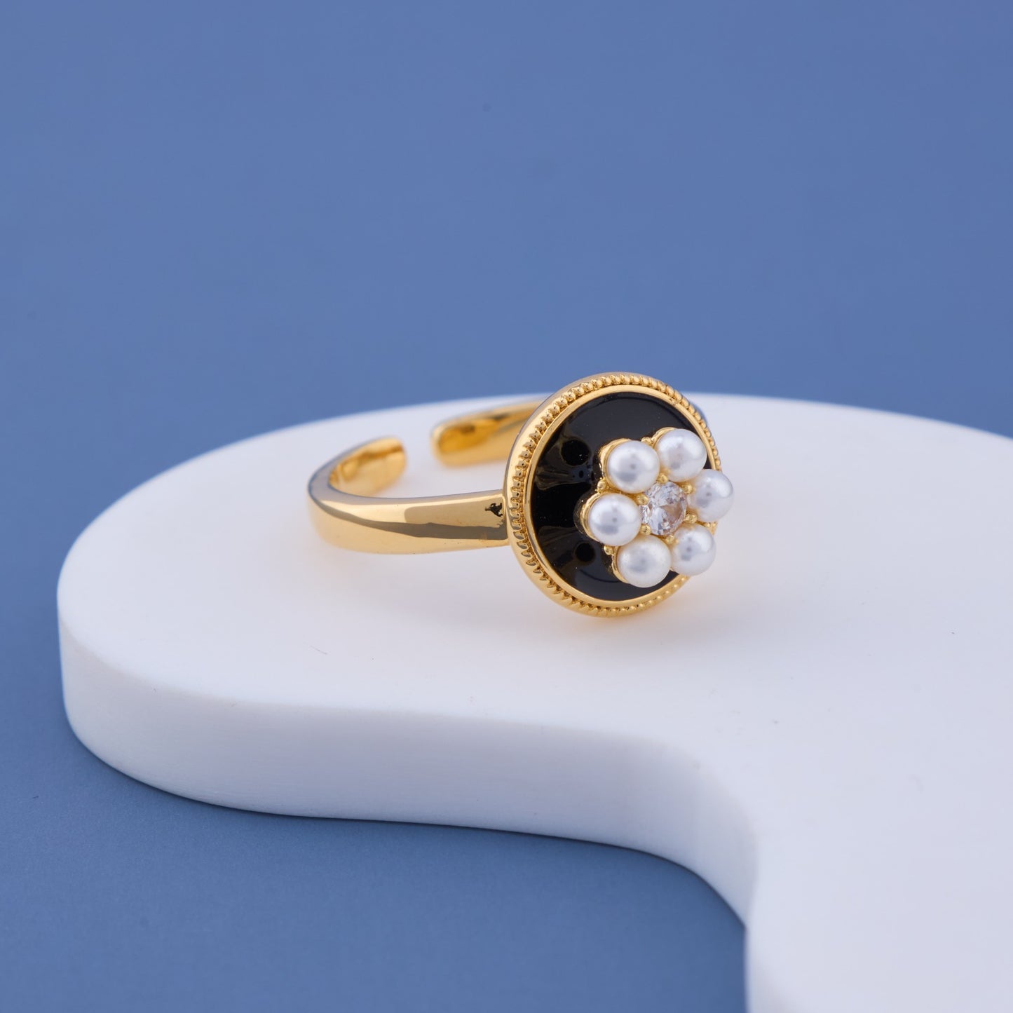 Black Round Pearl Flower Ring