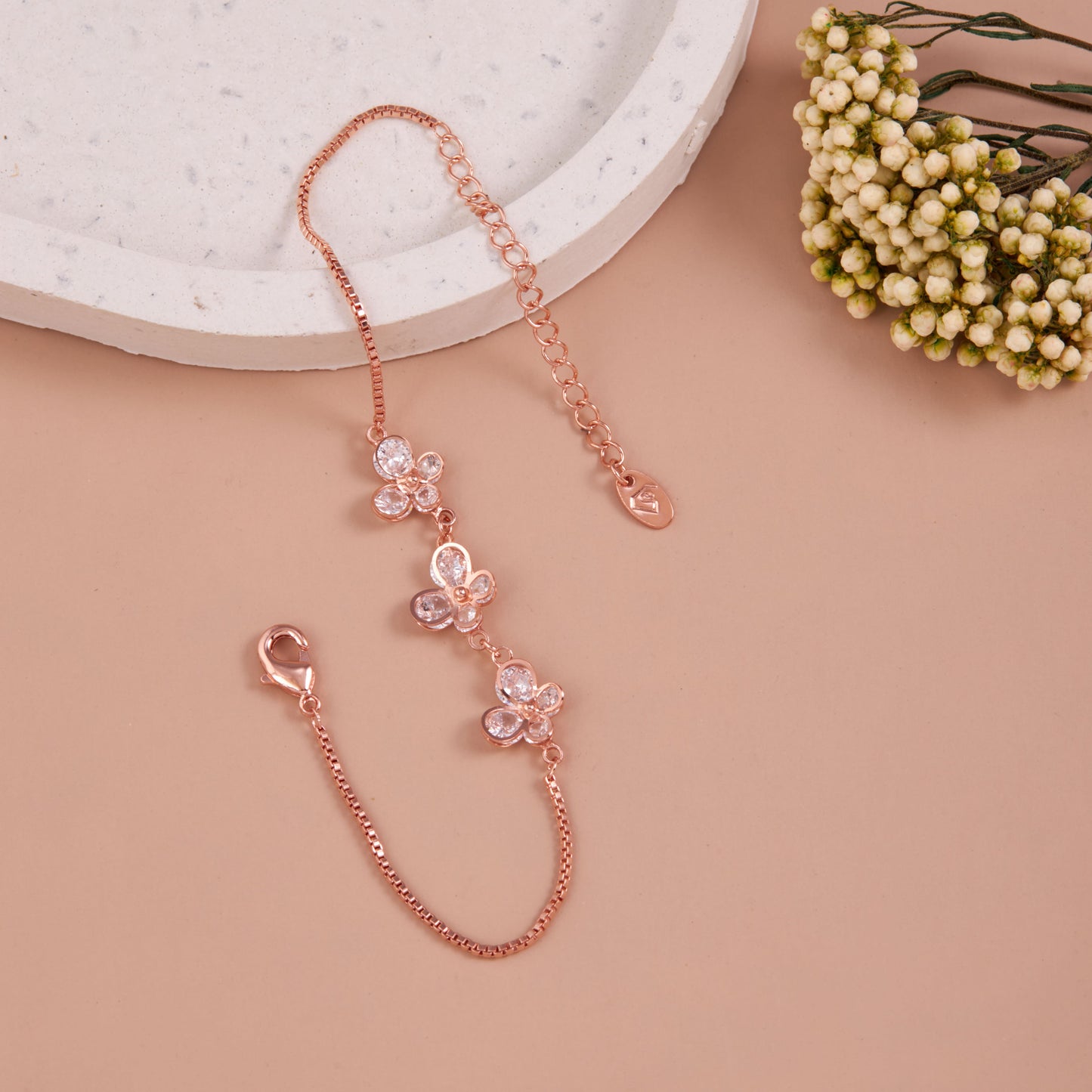Intricately Designed Gold Bracelet for Elegance
