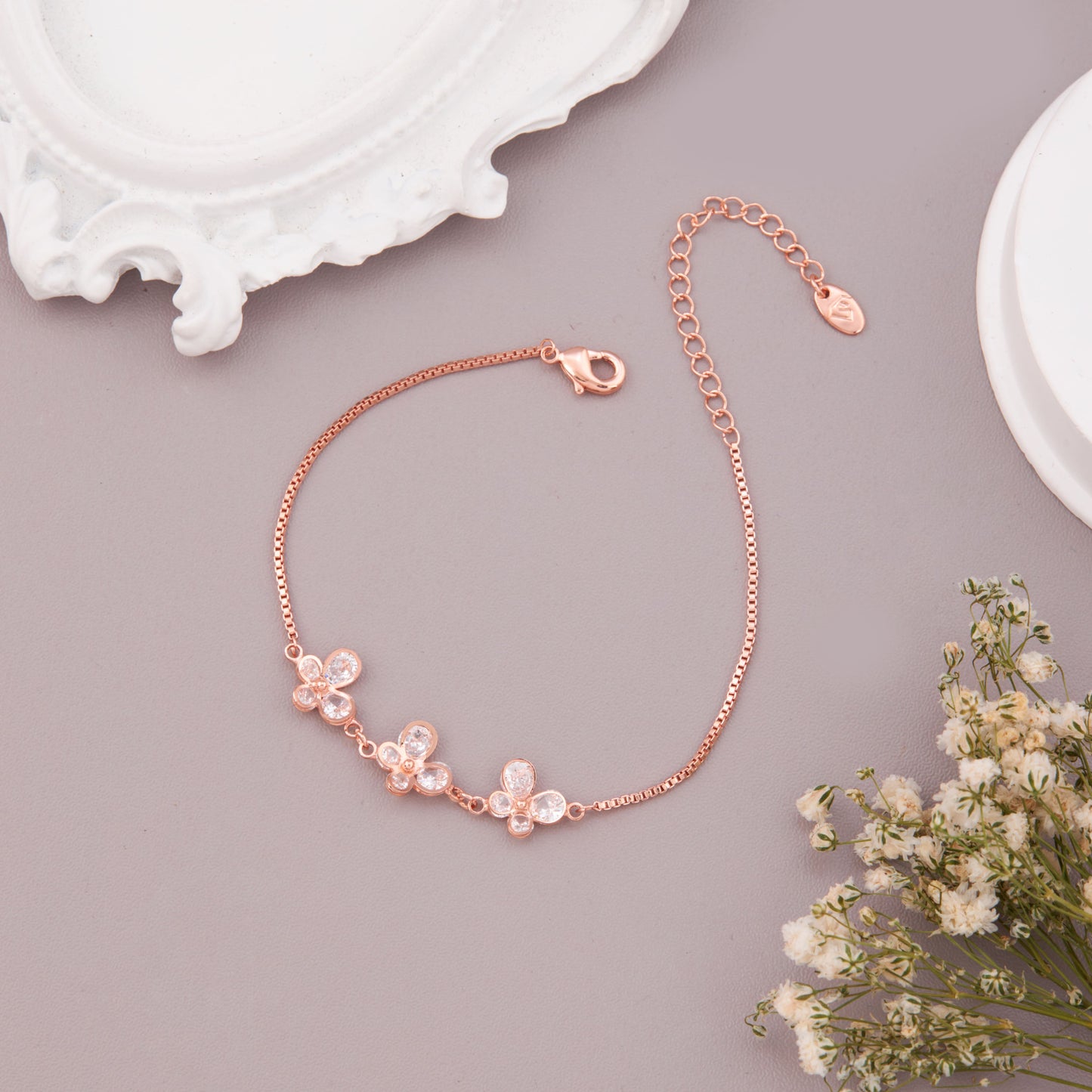 Intricately Designed Gold Bracelet for Elegance