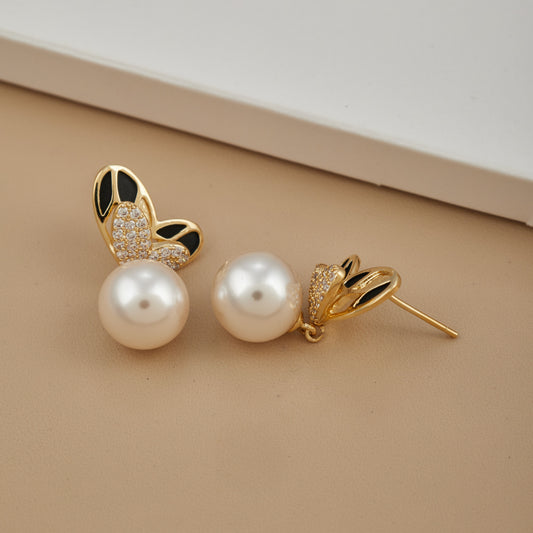 Elegant Pearl Earrings with Intricate Craftsmanship