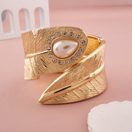 Royal Glow Pearl & Diamond Bracelet