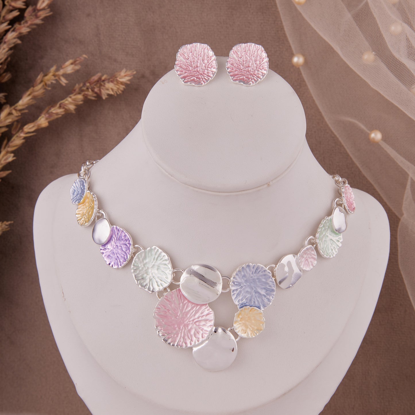 Elegant Necklace & Earrings Set Showcasing Fine Craftsmanship