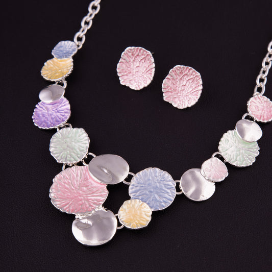 Elegant Necklace & Earrings Set Showcasing Fine Craftsmanship