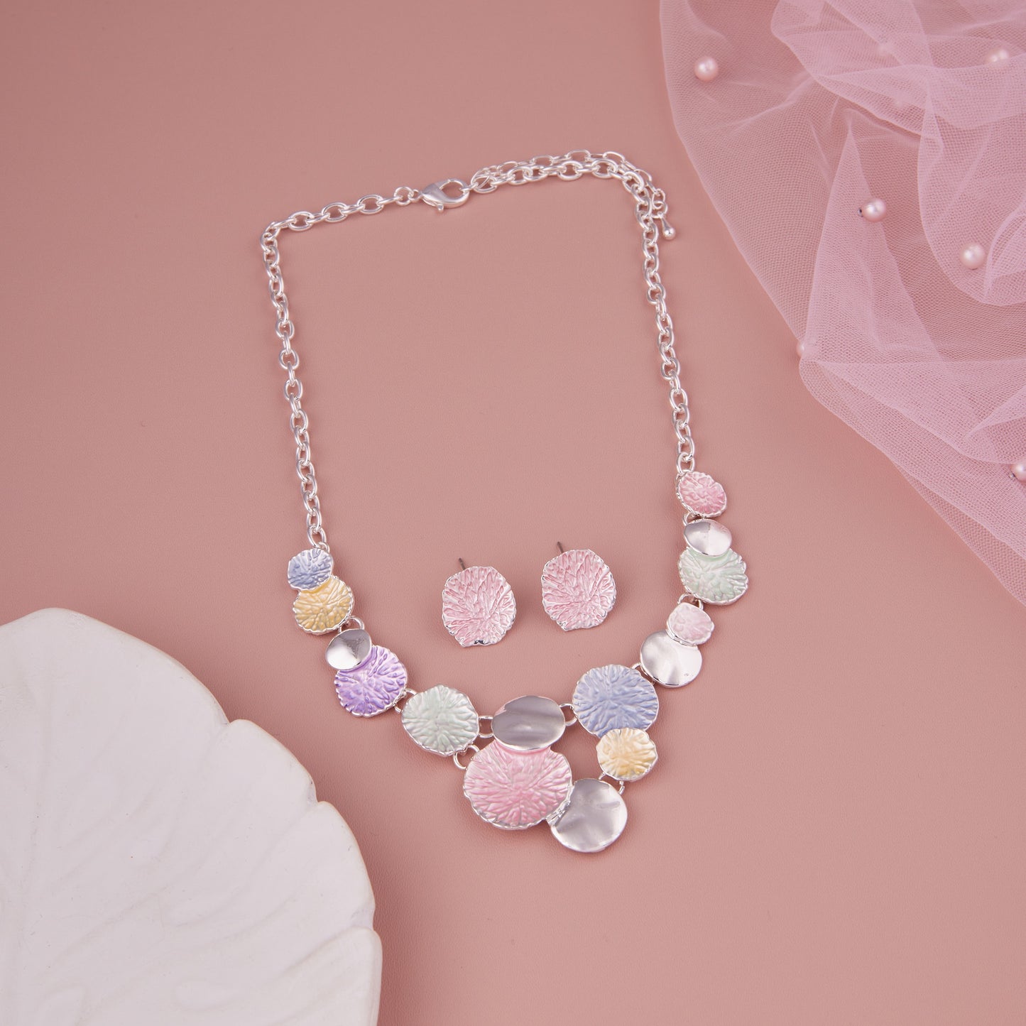 Elegant Necklace & Earrings Set Showcasing Fine Craftsmanship