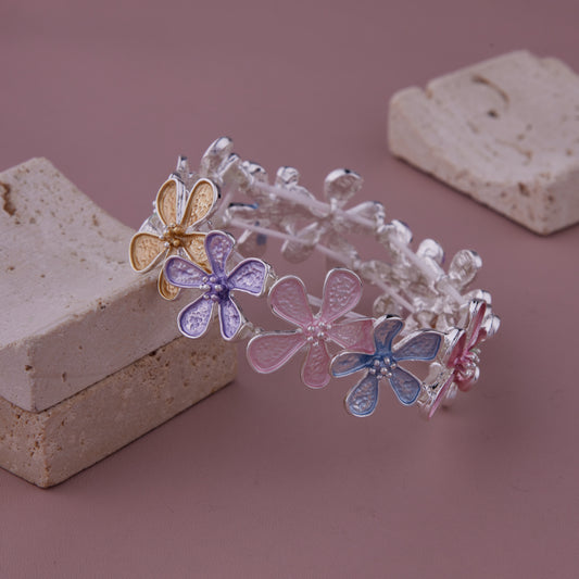 Floral Motif Bracelet for Women Nature-Inspired Elegance