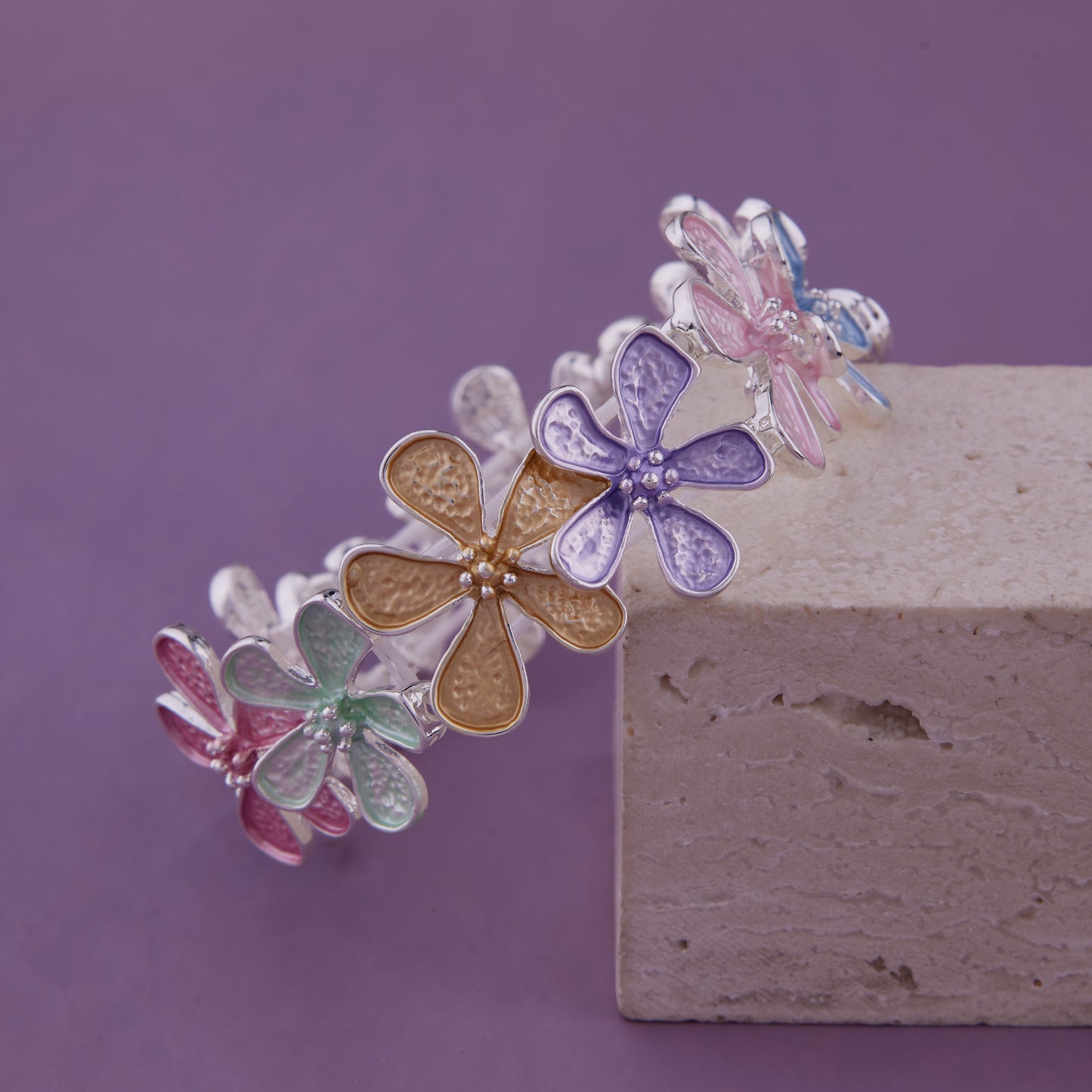 Floral Motif Bracelet for Women Nature-Inspired Elegance