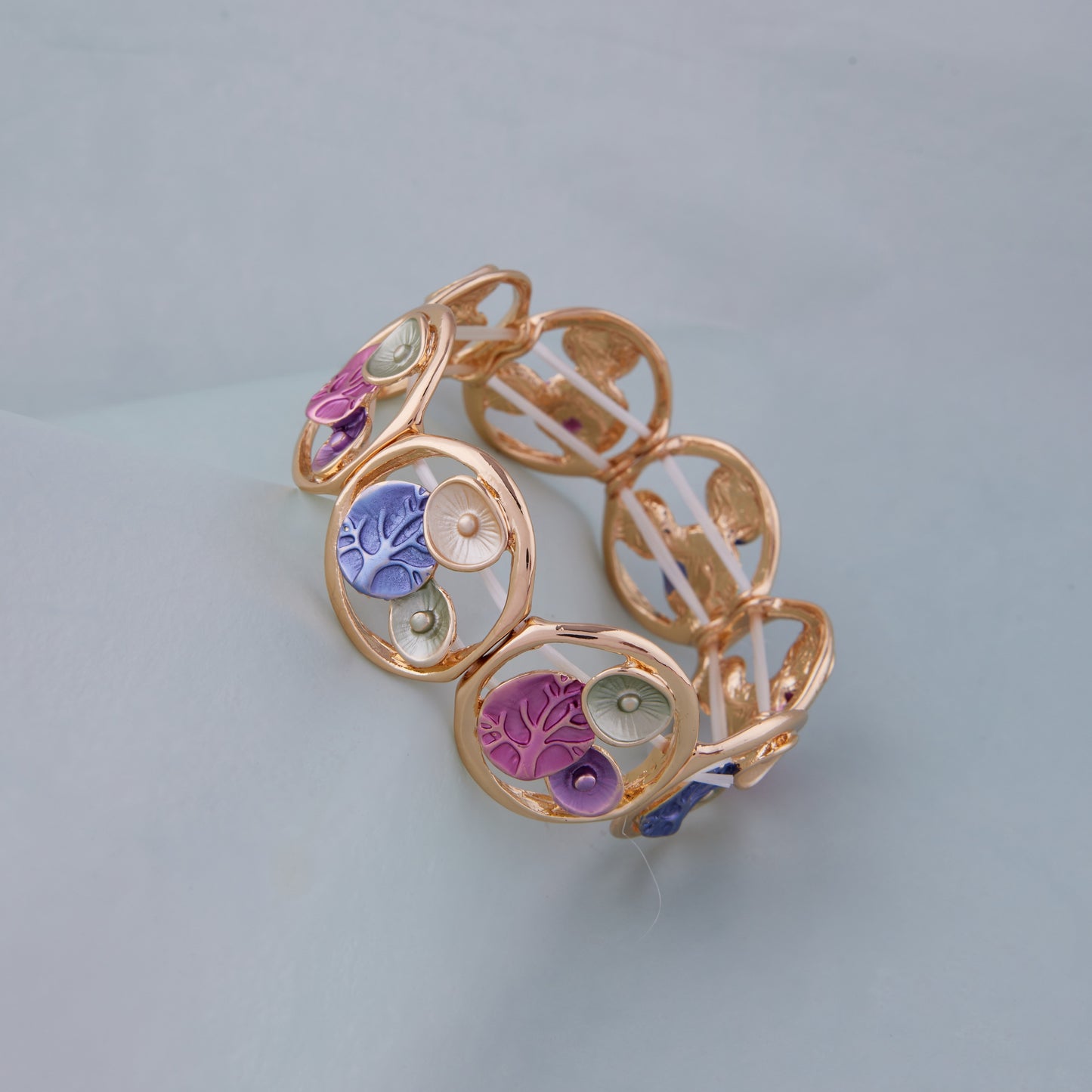 Intricate Fashion Bracelet for Women Elegant Display Piece