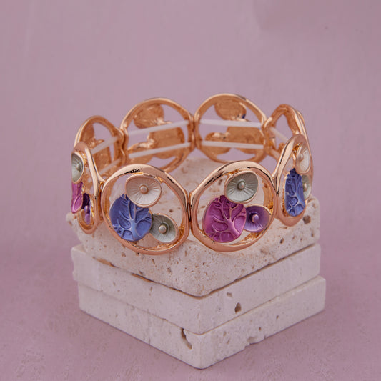 Intricate Fashion Bracelet for Women Elegant Display Piece