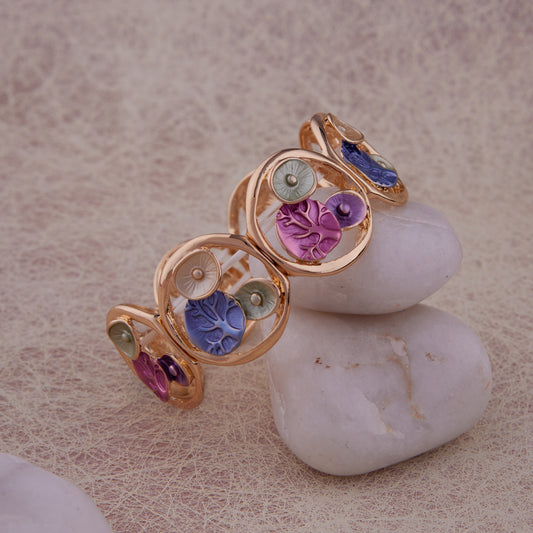 Intricate Fashion Bracelet for Women Elegant Display Piece