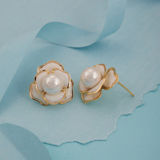 Timeless Pearl Earrings with Elegant Design