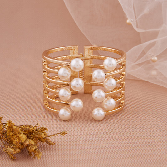 Golden Elegance Pearl Bracelet