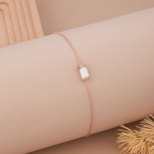 Luxurious Gold Bracelet with Elegant Design