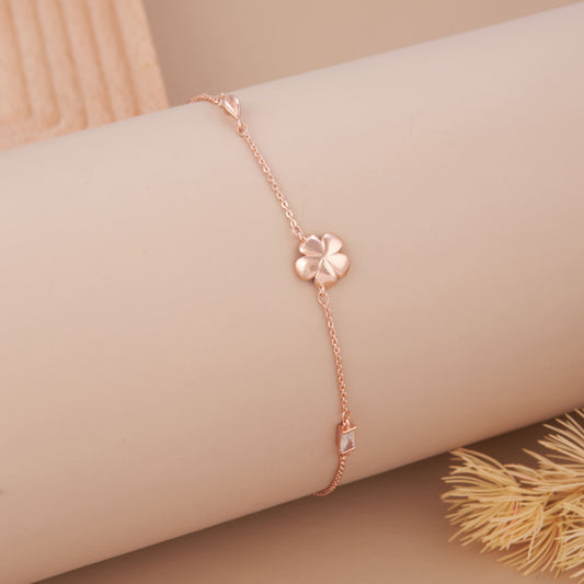 Gold Chain with Floral Pendant for Elegant Style