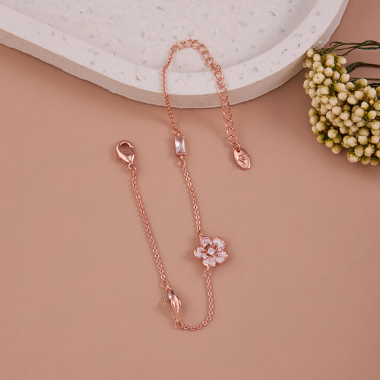Gold Chain with Floral Pendant for Elegant Style