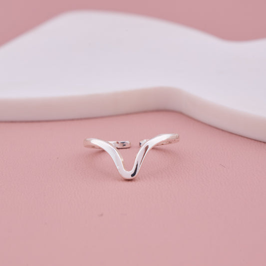 Minimalist Silver V-Shape Ring