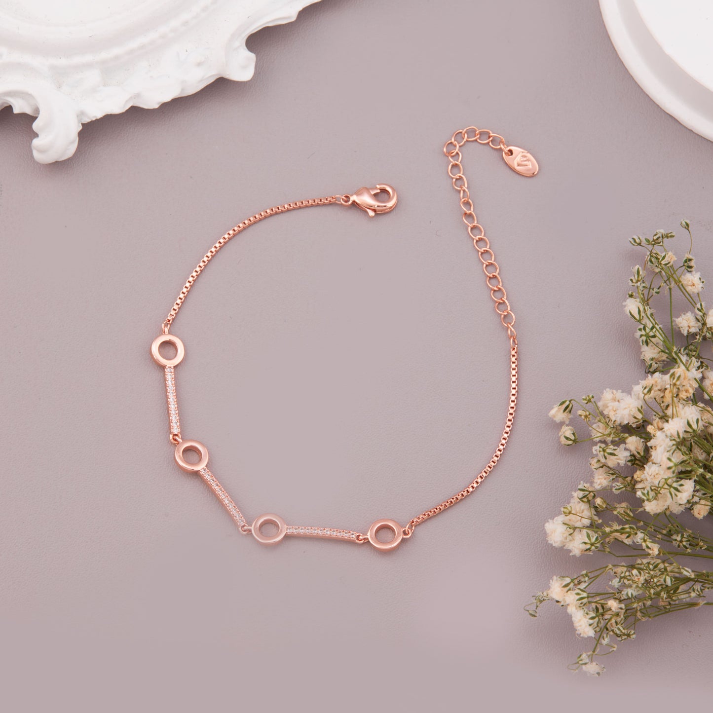 Elegant Bracelet with Fine Craftsmanship