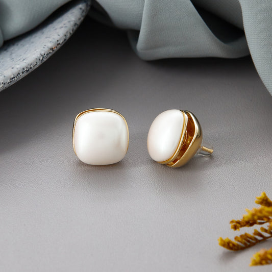 Elegant Earrings with Intricate Craftsmanship