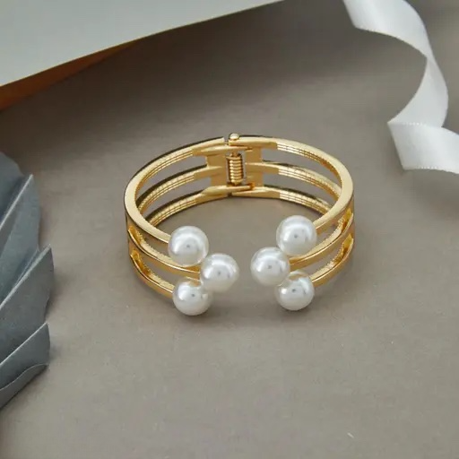 Lustrous Pearl Gold Bracelet