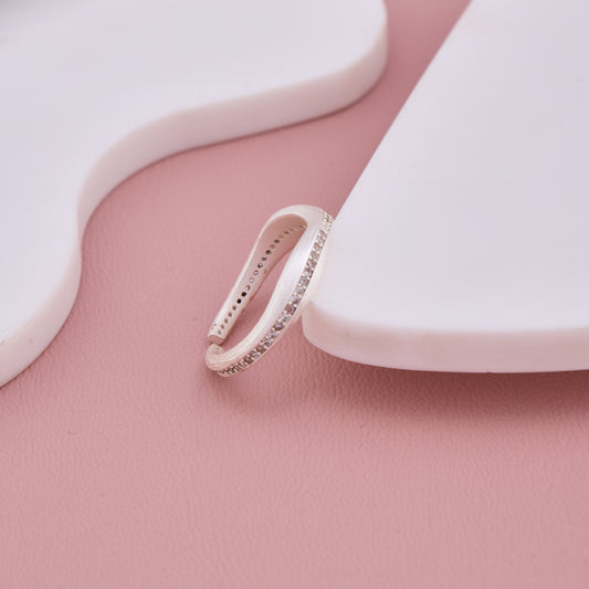 Elegant Silver Adjustable Ring with Wavy Band and Embedded Stones