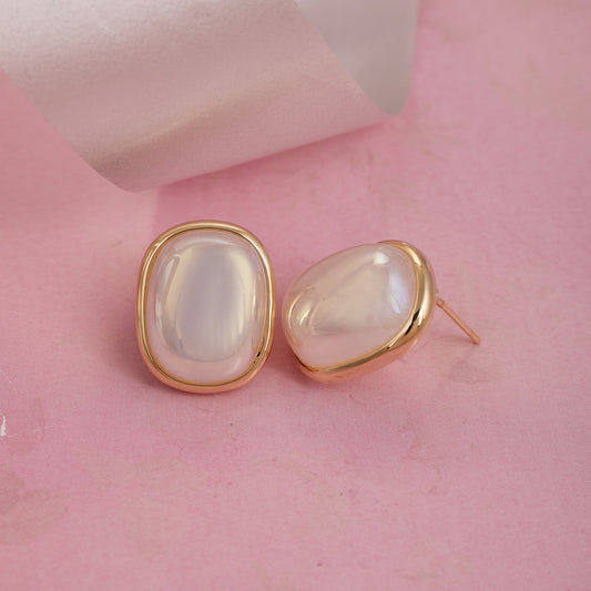 Elegant Oval Pearl Stud Earrings in Gold-Tone Frame