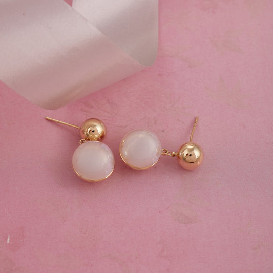 Chic Earrings with a Touch of Glam