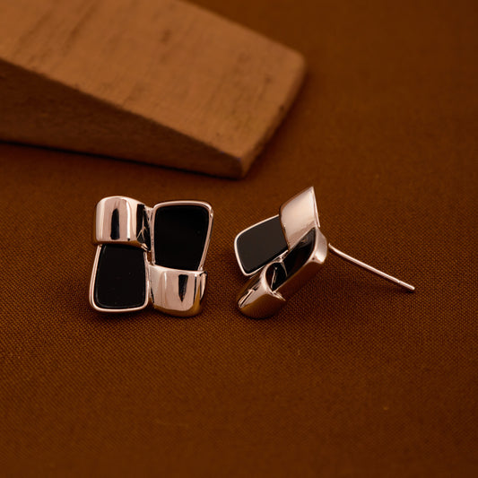 Chic Earrings with Minimalist Elegance