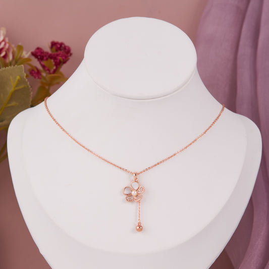 Elegant Floral Pendant Necklace for Refined Style