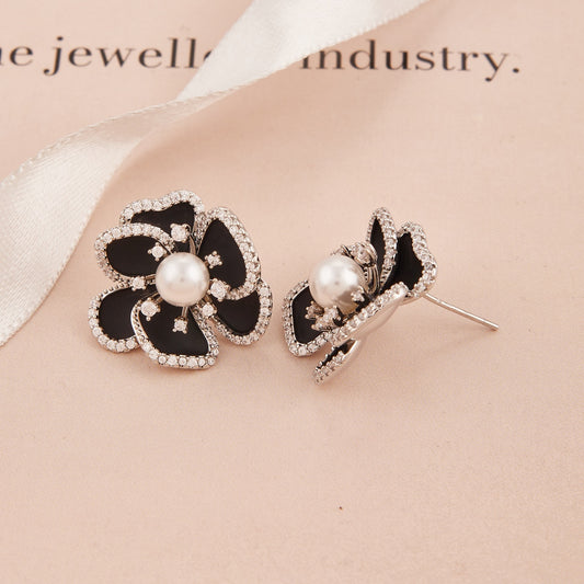 Sophisticated Pearl and Diamond Earrings A Luxurious Fashion Statement