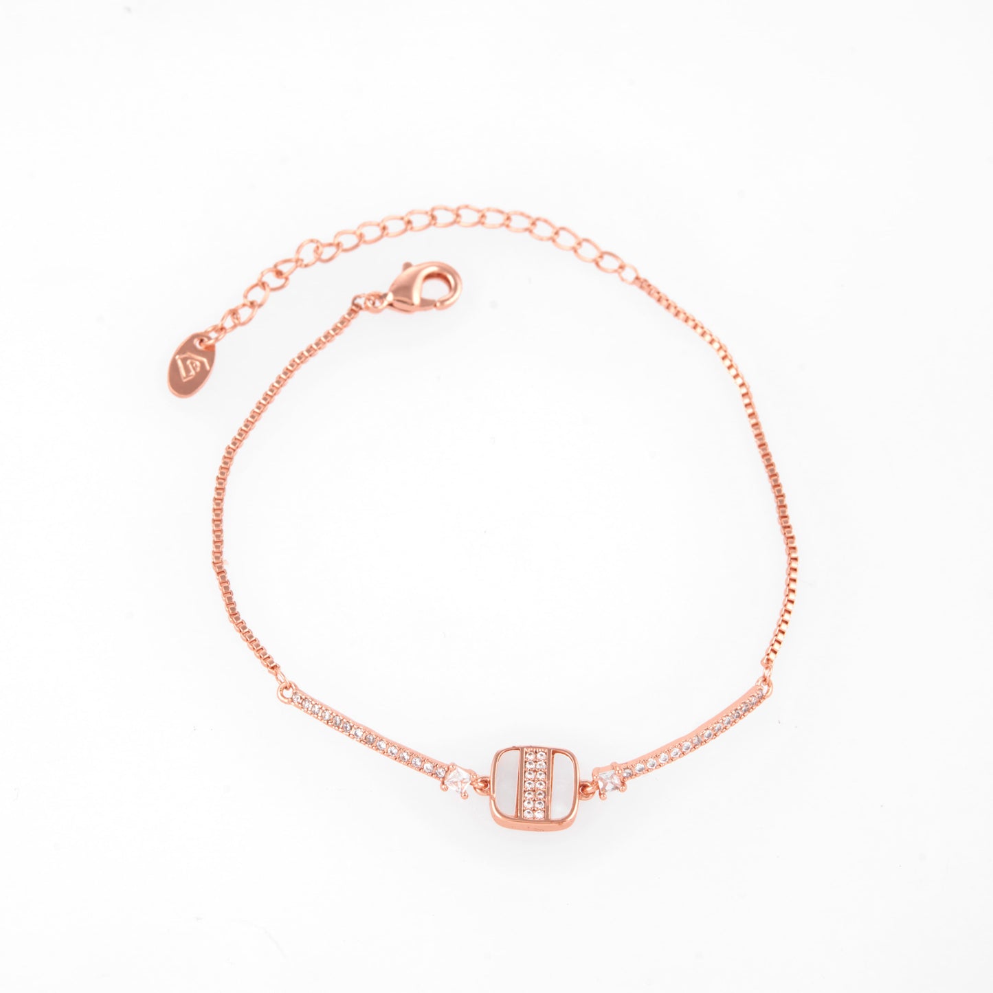 Elegant Gold Bracelet for Versatile Styling