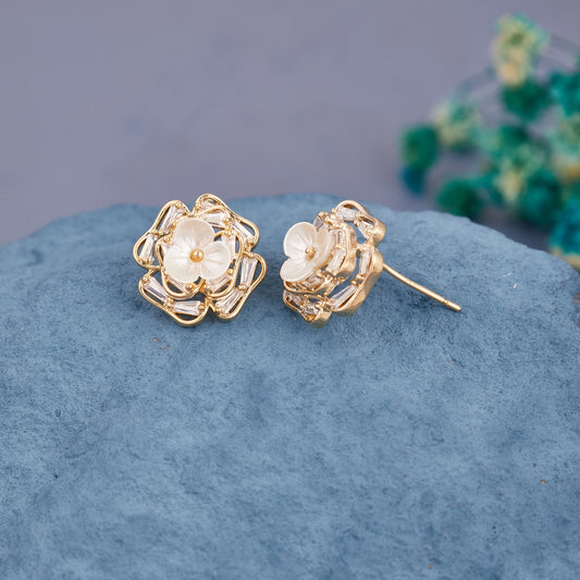 Gold Earrings with Elegant Floral Design