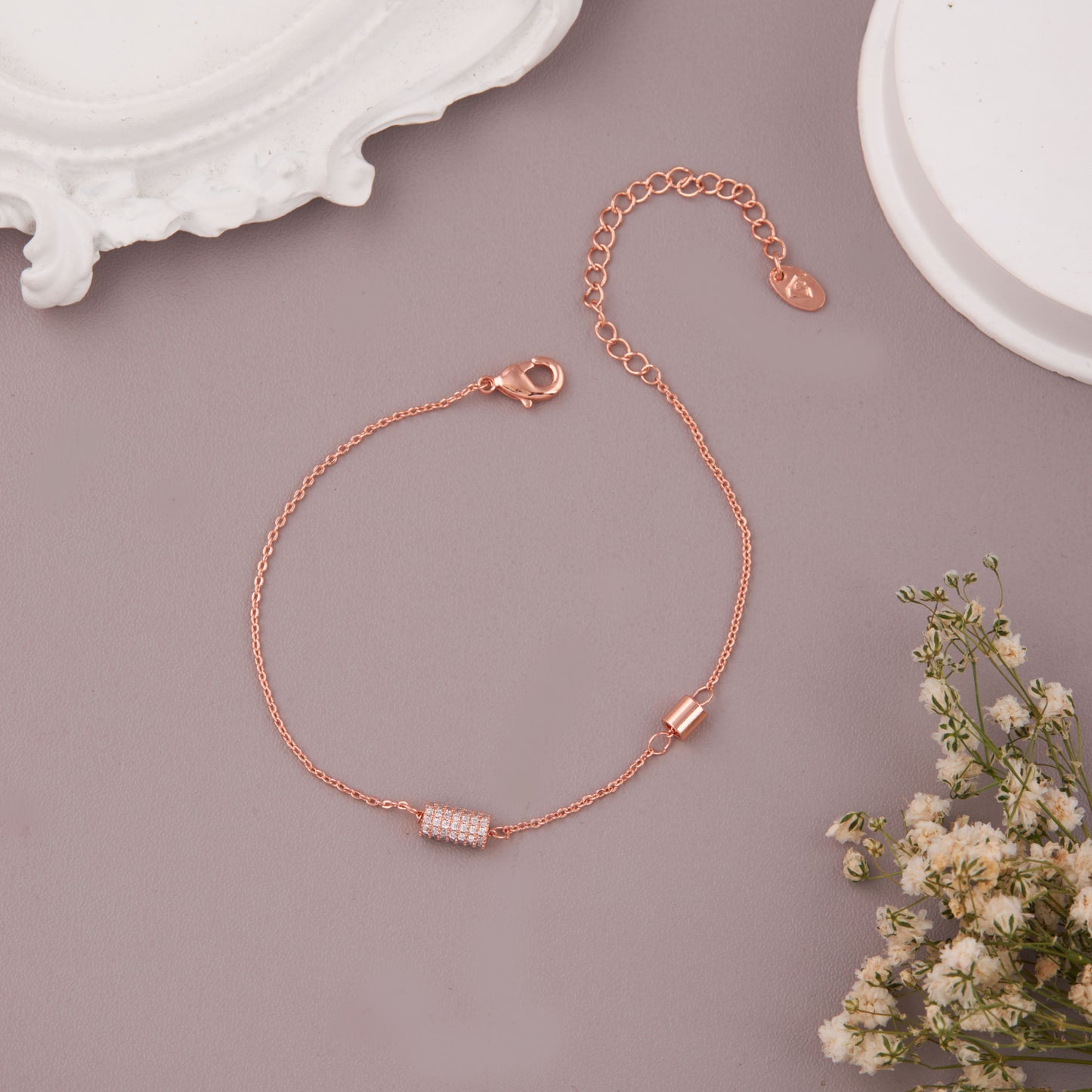 Elegant Rose Gold Bracelet with Stylish Design