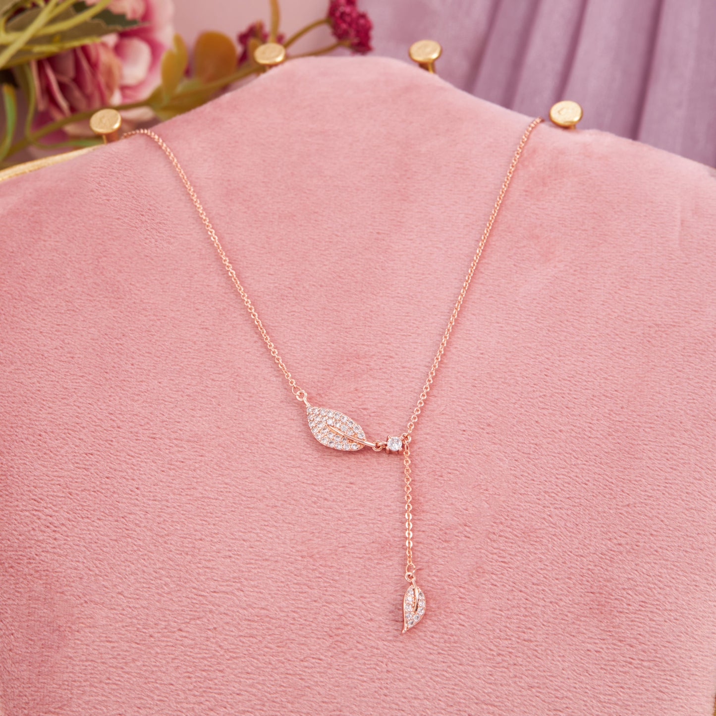 Graceful Floral Pendant Necklace