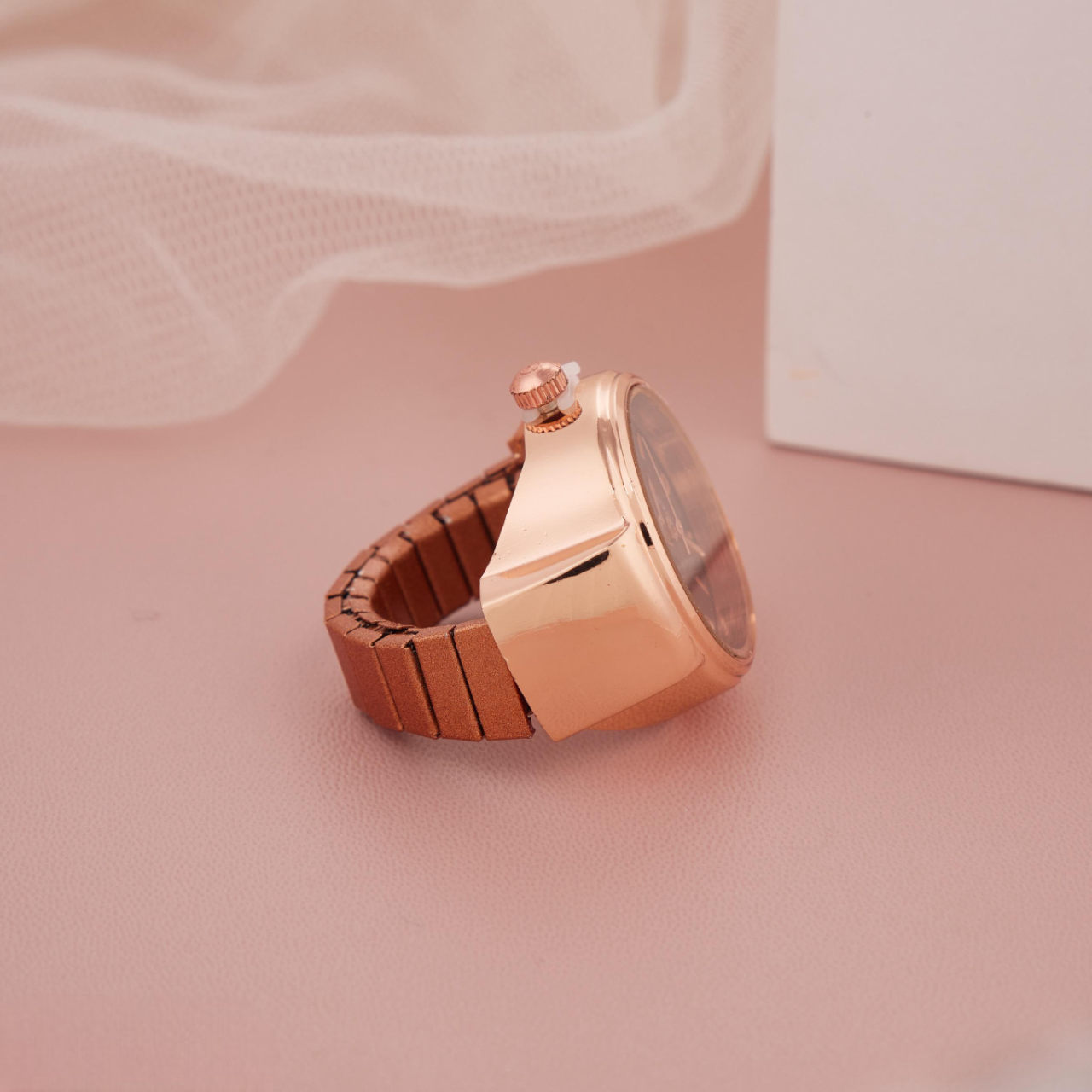 Elegant Rose Gold Quartz Analog Ring Watch