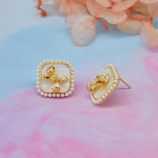 Pearl Earrings Elegant Style with Floral Charm