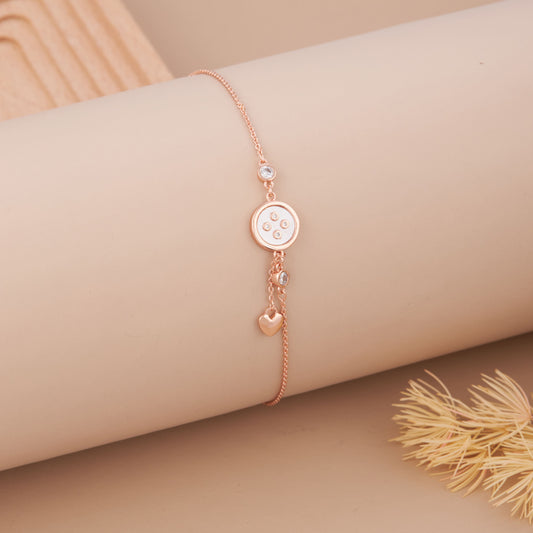 Luxurious Gold Bracelet with Stylish Appeal