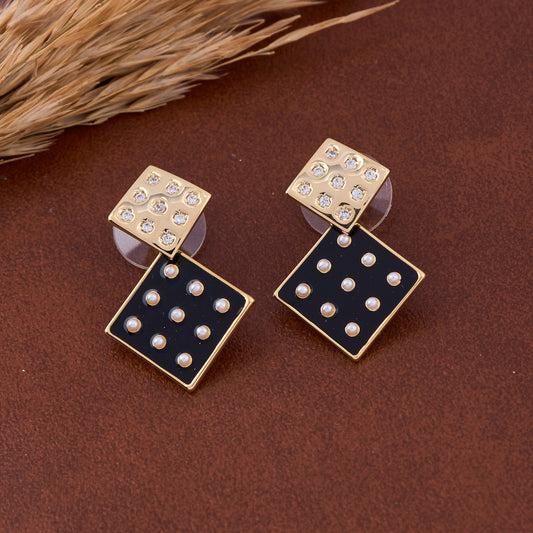 Harvest Glamour Diamond Earrings with Wheat Motif