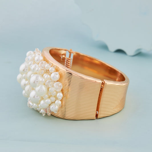 Elegance Pearl Gold Bracelet