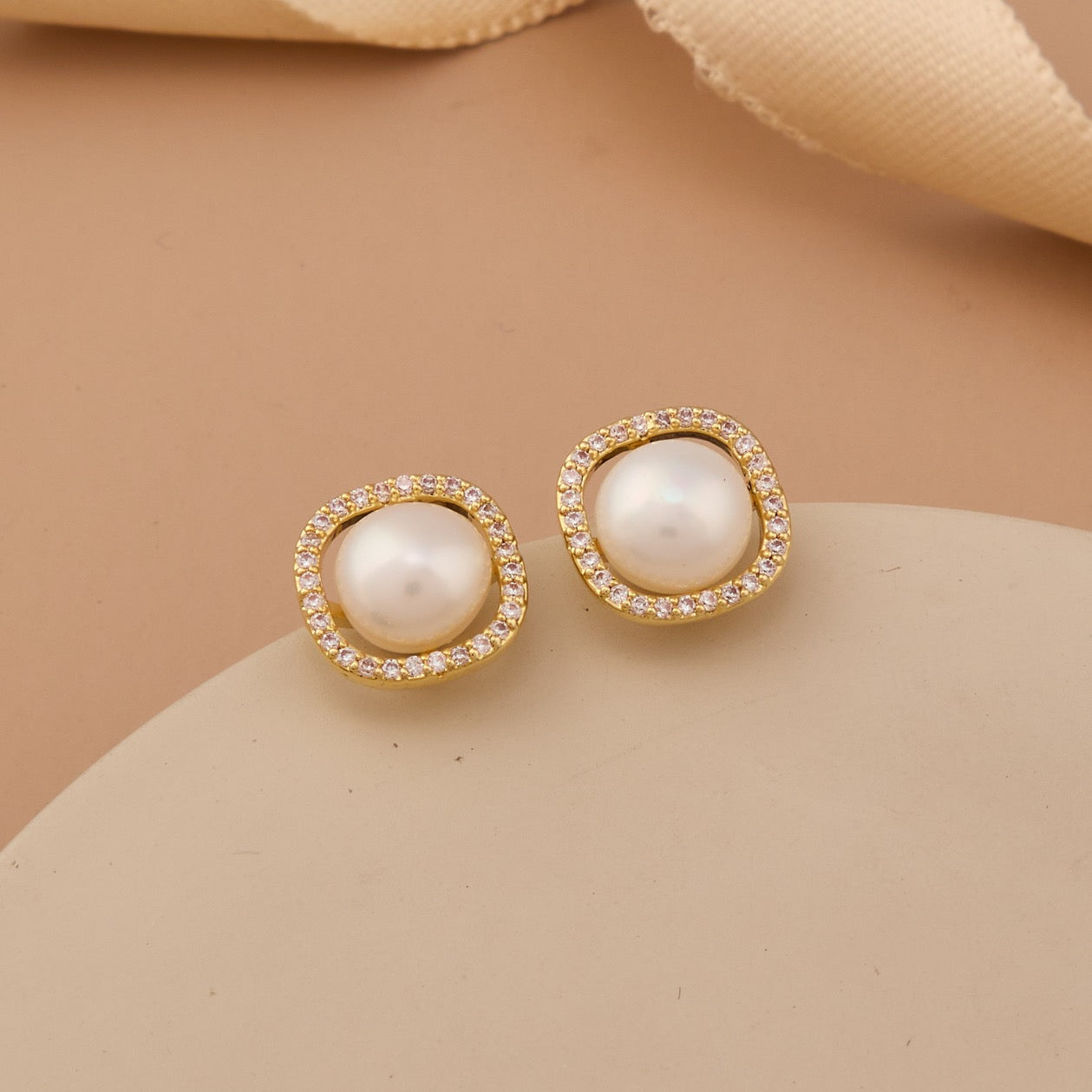 Gold Earrings with Pearls & Diamonds Timeless Elegance