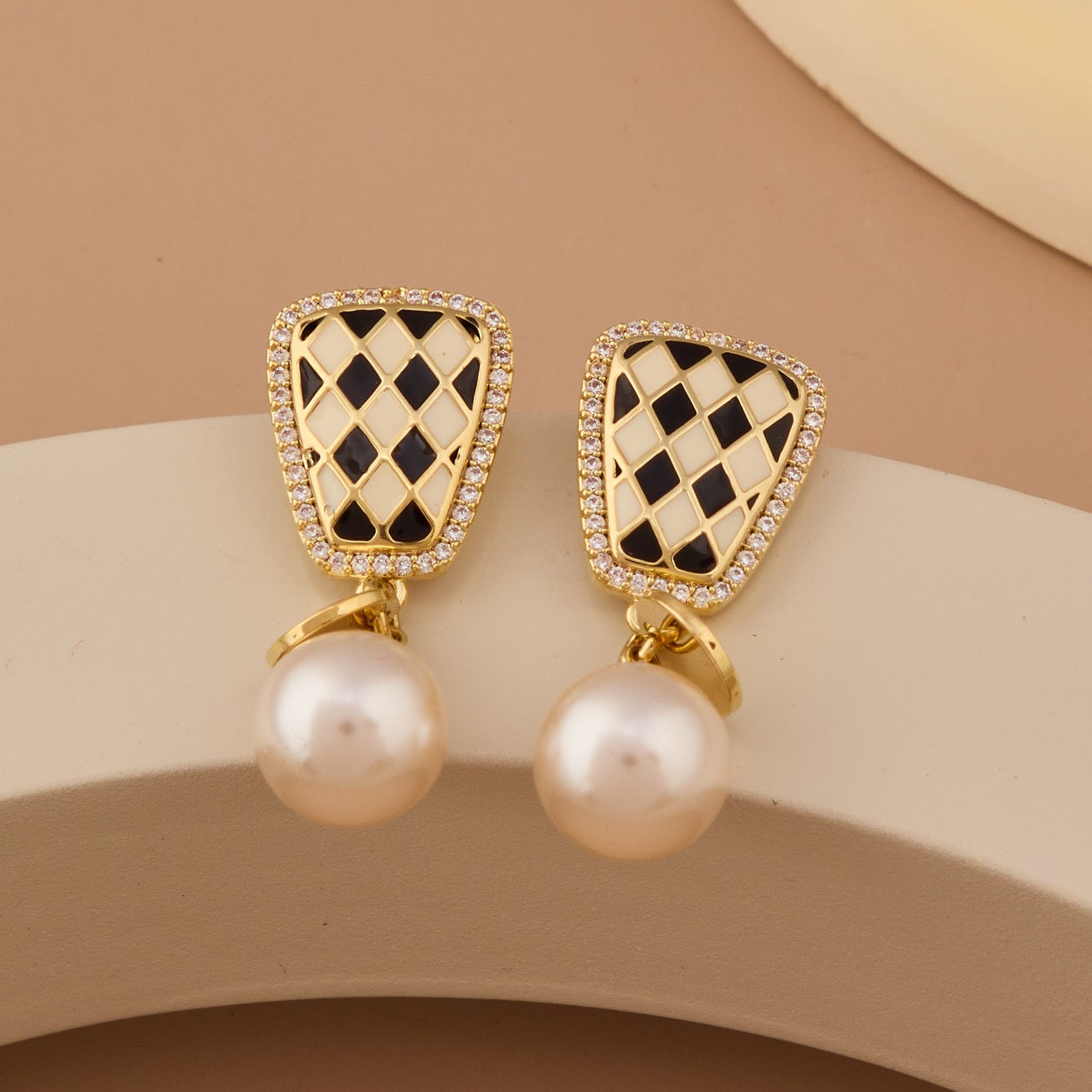 Gold Diamond & Pearl Earrings Glamorous Elegance