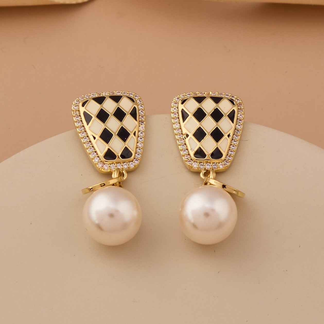 Gold Diamond & Pearl Earrings Glamorous Elegance