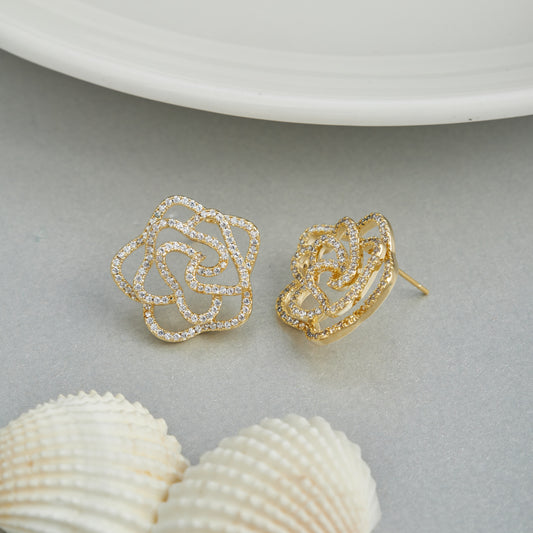 Elegant Earrings with Intricate Design Inspired by Nature