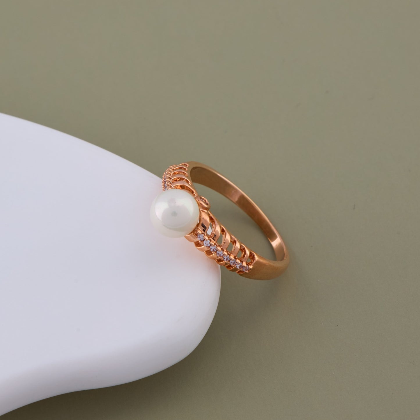 Golden Pearl Glow Ring
