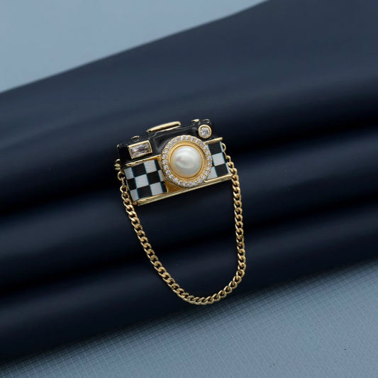 Luxury Pearl Chain Brooch in Gold & Black
