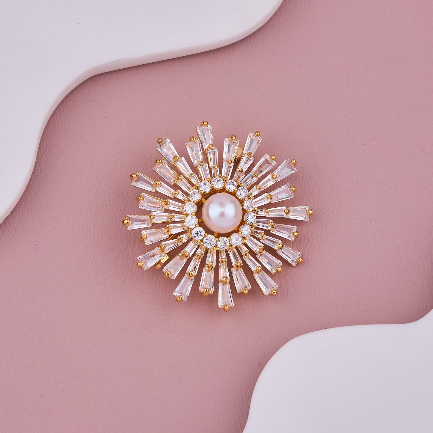 Snow Radiant Pearl Brooch